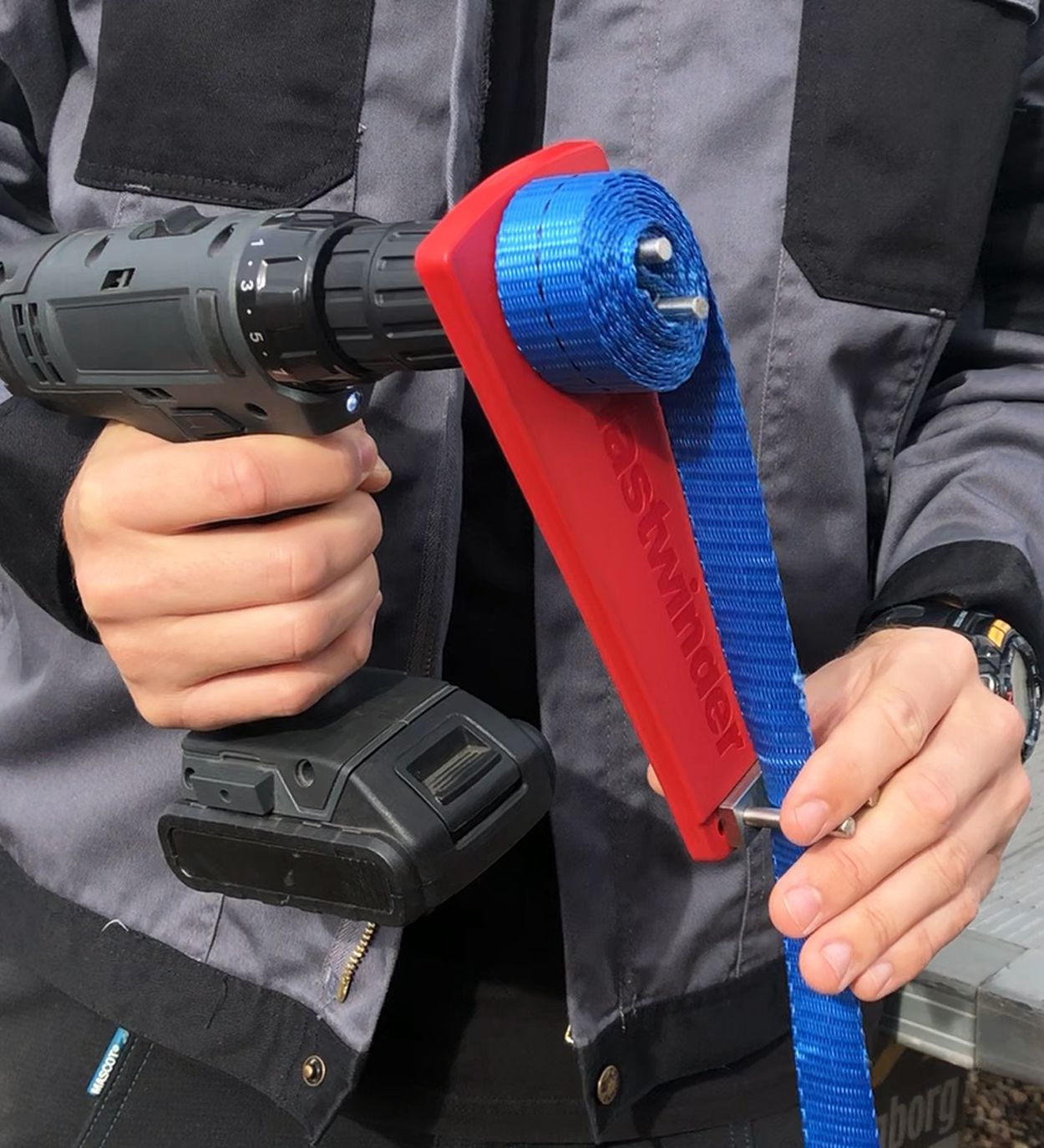 Dynello Fastwinder™, Zurrgurtaufroller für Akkubohrer